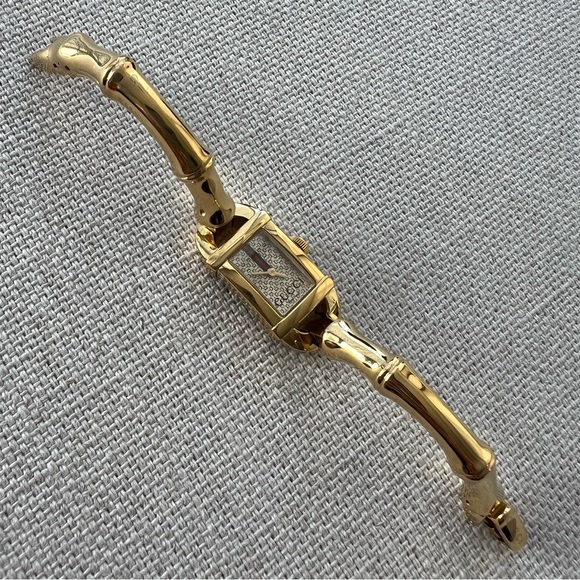 GUCCI Yellow Gold Bamboo Bangle Watch - Picture 4 of 16